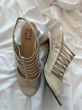 Naturalizer Cream Strappy Cage Heels 3” Sz 9